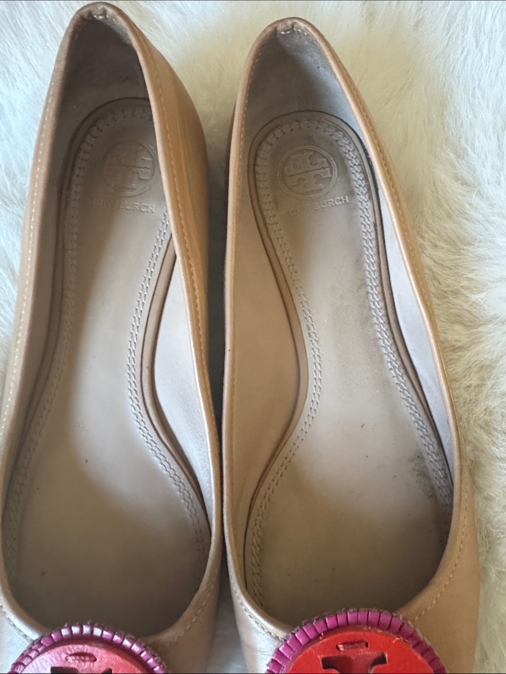 Women's Beige Leather Ballet Flats with Red-Pink Emblem - Picture 15 of 15